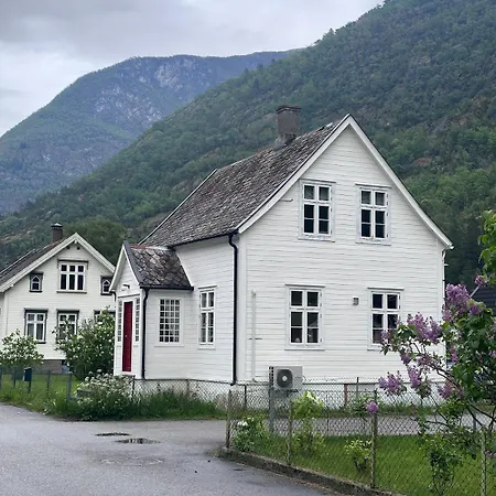 Charming House In The Center Of Laerdal