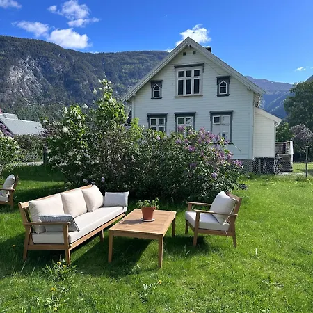Charming House In The Center Of Laerdal